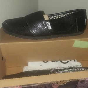Black glitter toms